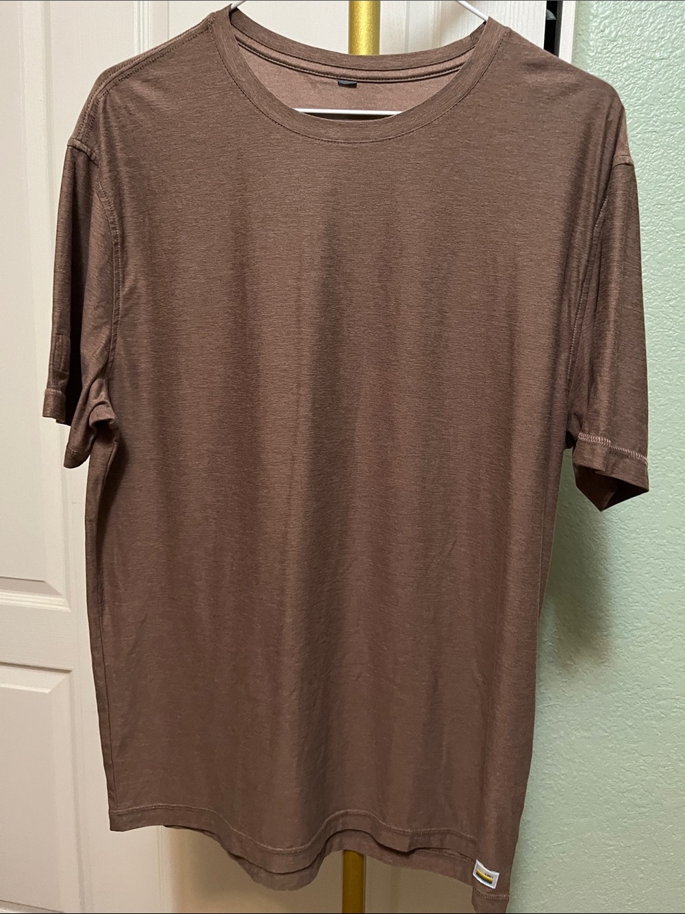 Vuori Short Sleeve Crew T‑Shirt in Chocolate Brown Sz medium